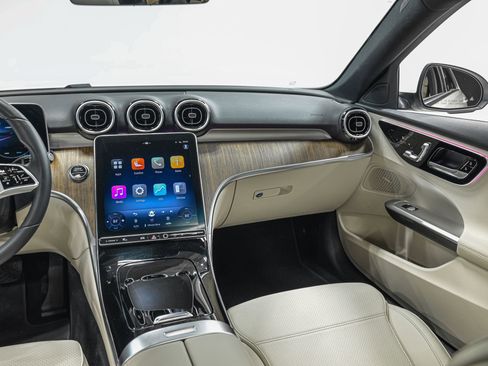 Used 2025 Mercedes-Benz C 300 4MATIC Sedan image 29