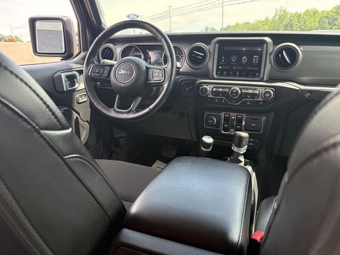 Used 2023 Jeep Gladiator Sport AWD/4WD image 25