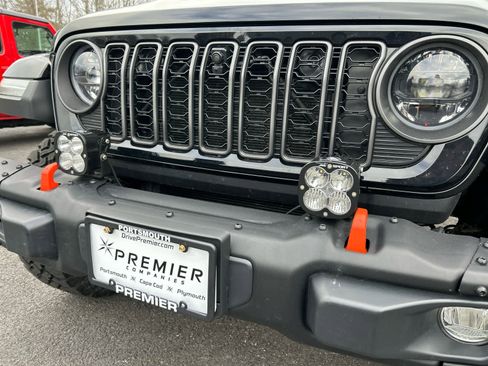 Used 2024 Jeep Gladiator Mojave image 36