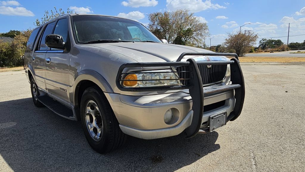Used 2000 Lincoln Navigator 2WD image 2