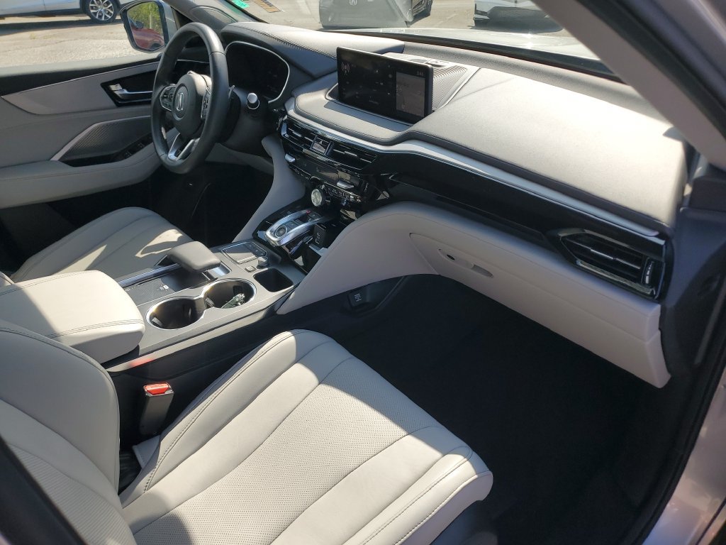 Certified 2024 Acura MDX w/ Technology Package FWD image 4