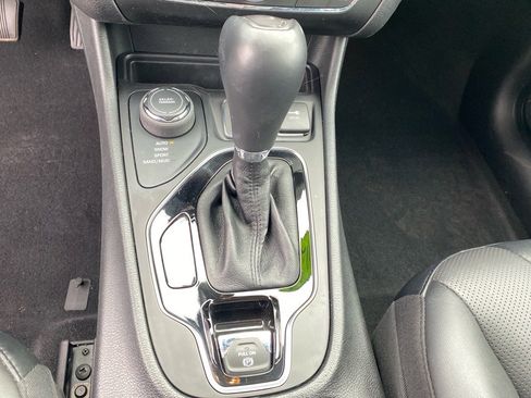 Used 2022 Jeep Cherokee Limited w/ Mopar Interior Package image 12