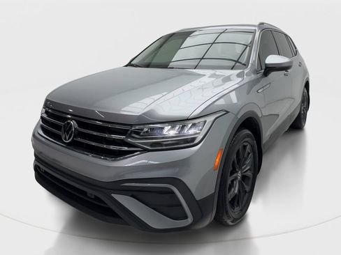 Used 2024 Volkswagen Tiguan SE FWD image 4