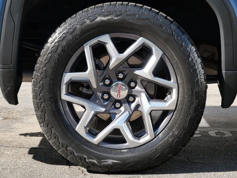 Used 2024 GMC Sierra 1500 SLT w/ SLT Premium Package AWD/4WD image 40