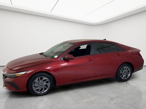 Used 2024 Hyundai Elantra SEL FWD image 8