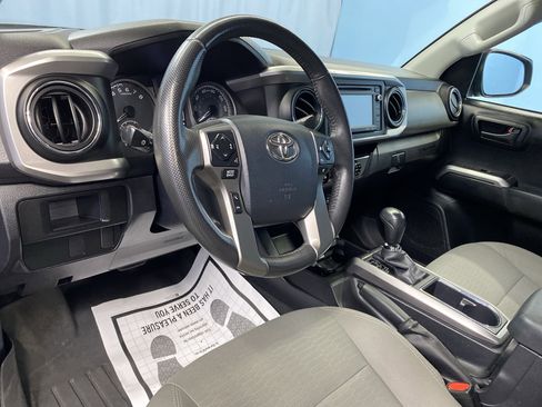 Used 2017 Toyota Tacoma 4x4 Access Cab image 11