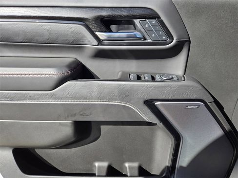 Used 2025 GMC Sierra 2500 AT4X image 25