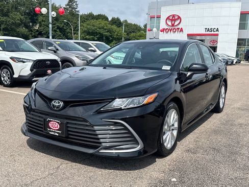 Used 2023 Toyota Camry LE FWD image 3