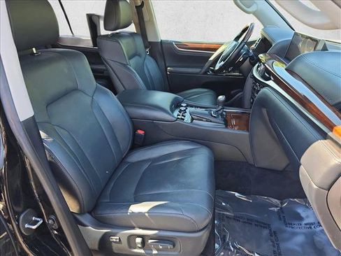 Used 2017 Lexus LX 570 4WD w/ Luxury Package image 10