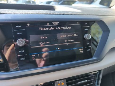 Used 2023 Volkswagen Taos SE w/ Panoramic Sunroof Package image 16