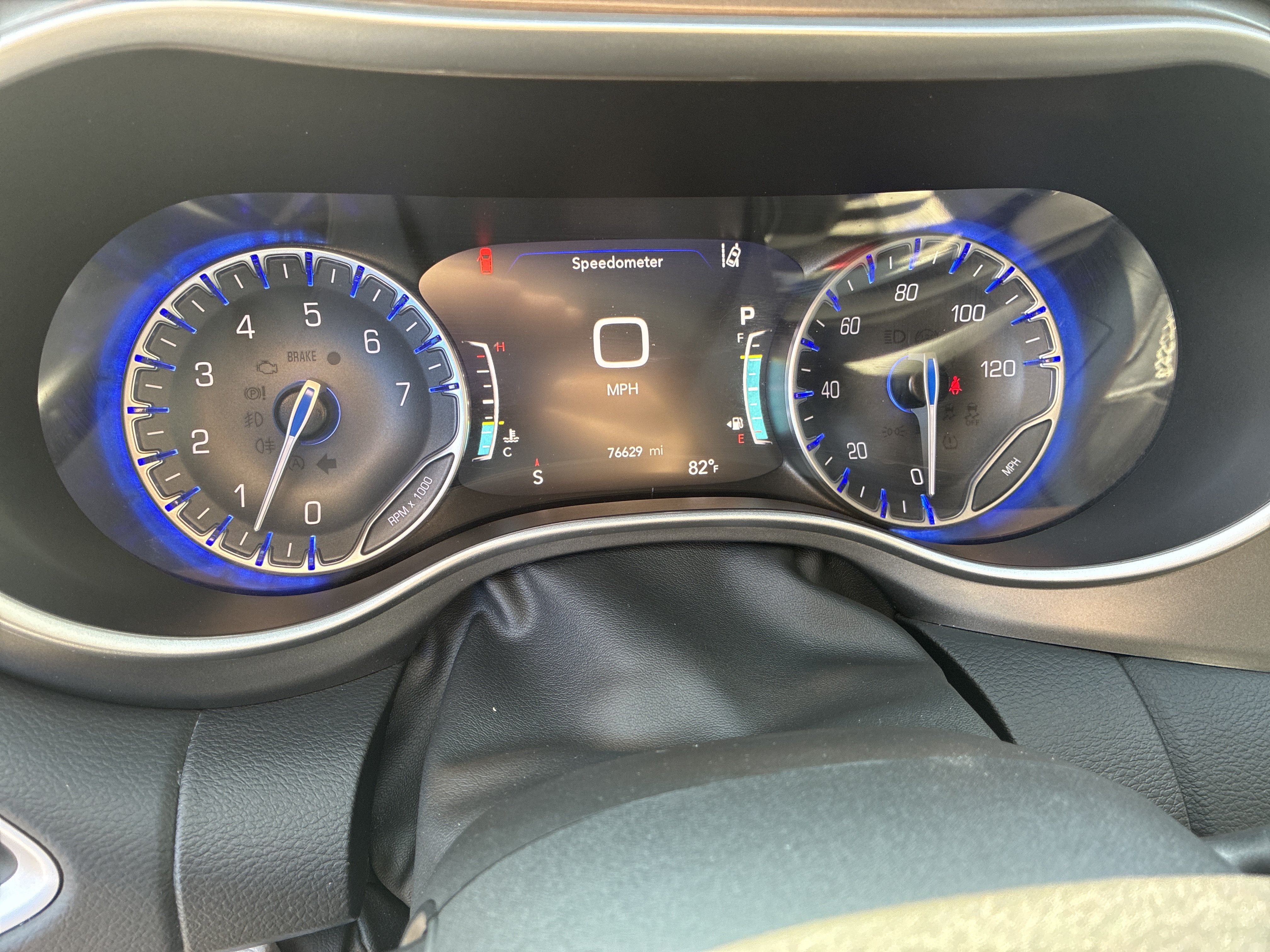Used 2024 Chrysler Pacifica Touring-L FWD image 9