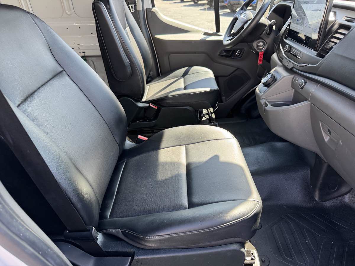 Used 2022 Ford E-Transit Low Roof RWD image 15