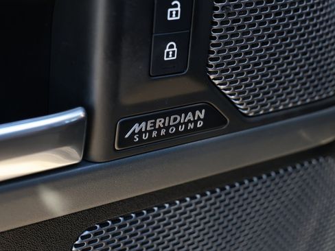 Used 2023 Land Rover Defender 110 X-Dynamic SE image 26