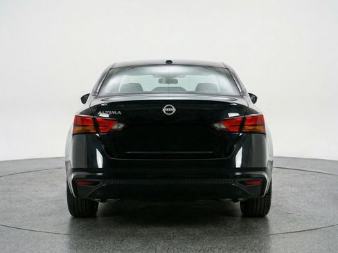 Used 2025 Nissan Altima 2.5 SV image 7