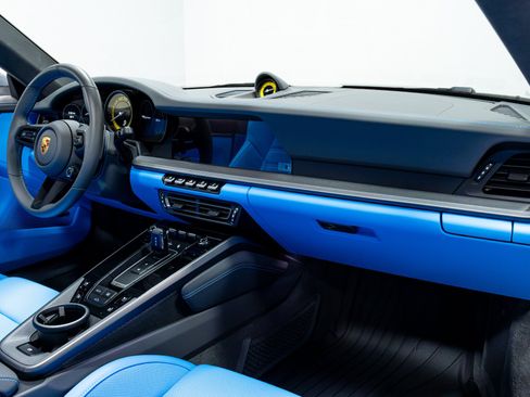 Used 2024 Porsche 911 Carrera image 31