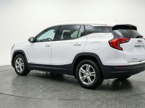 Used 2024 GMC Terrain SLE image 6