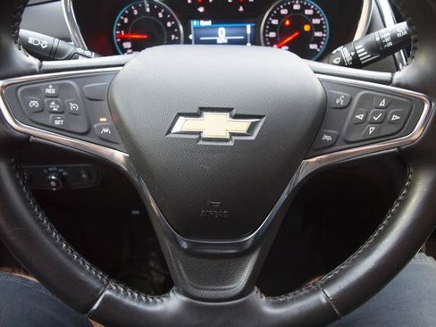 Used 2020 Chevrolet Equinox LT w/ Driver Convenience Package AWD/4WD image 9