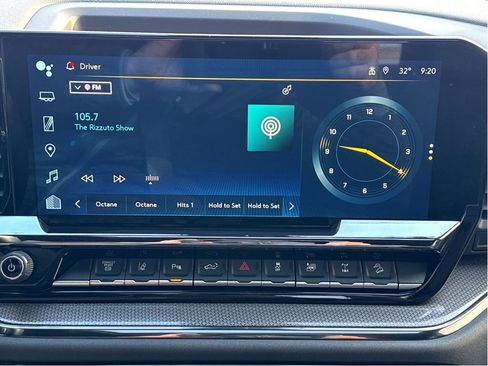 Used 2025 Chevrolet Silverado 2500 ZR2 w/ Technology Package image 21