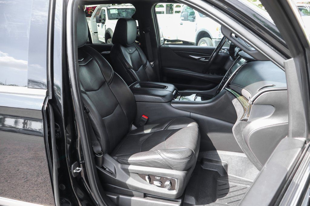 Used 2019 Cadillac Escalade Platinum AWD/4WD image 49