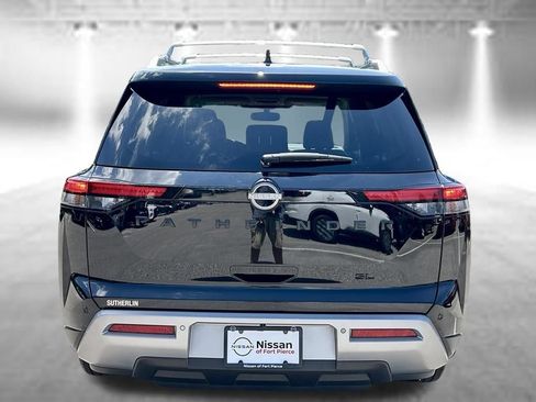 Certified 2022 Nissan Pathfinder SL w/ SL Black Package FWD image 8