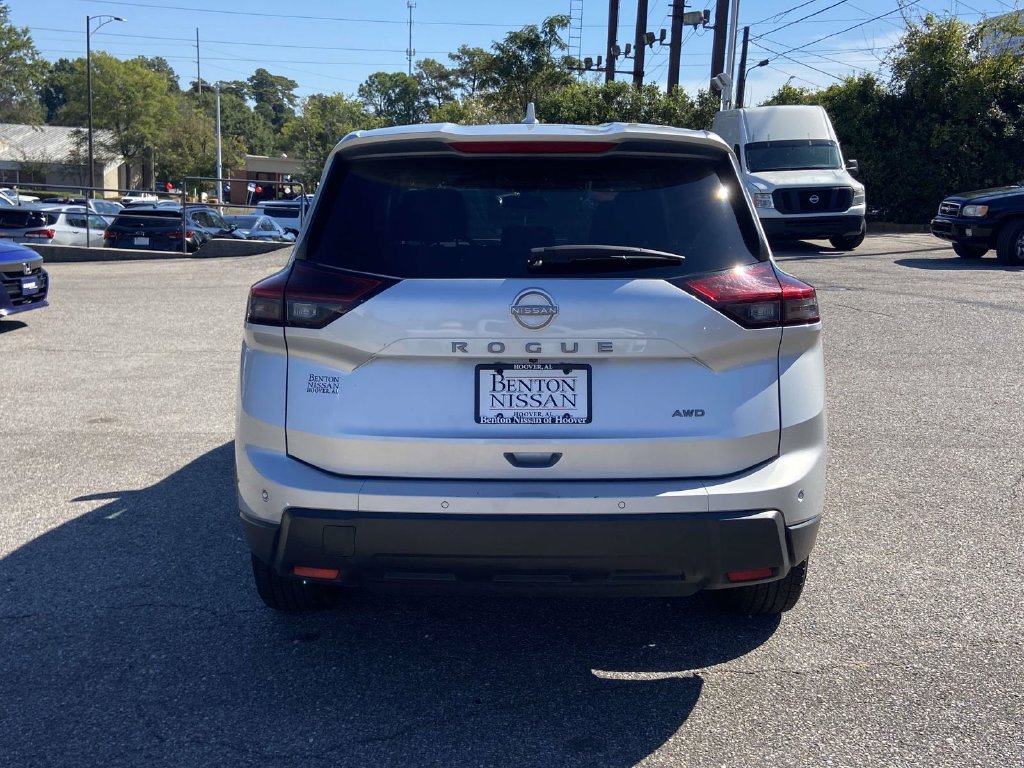 Used 2025 Nissan Rogue SV AWD/4WD image 5