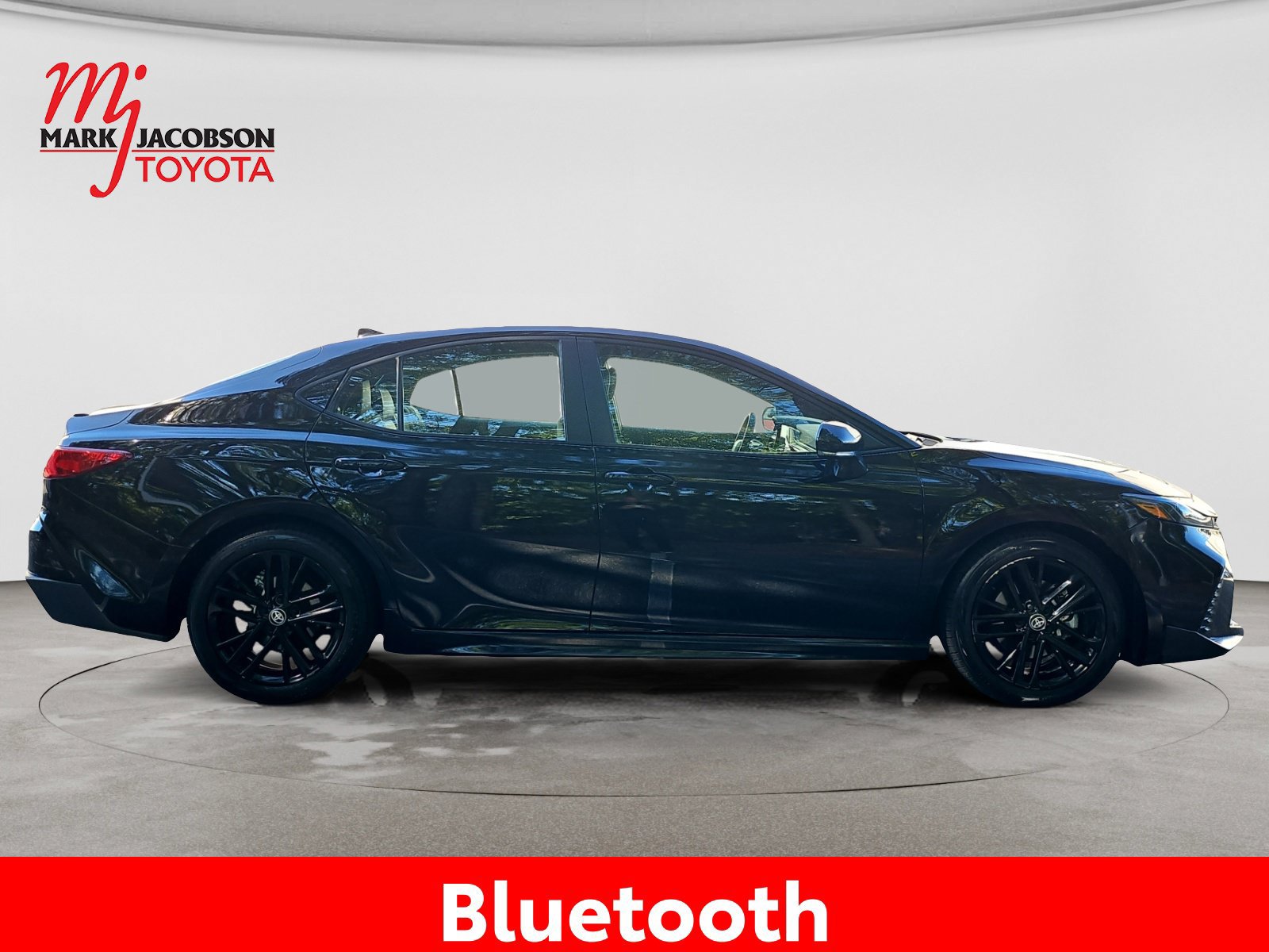 Used 2025 Toyota Camry SE FWD image 7