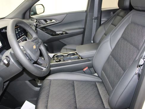 New 2026 Chevrolet Equinox LT w/ Convenience Package II AWD/4WD image 16
