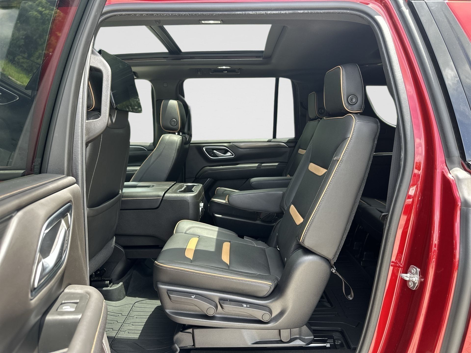 Certified 2021 GMC Yukon XL AT4 w/ AT4 Premium Package AWD/4WD image 25