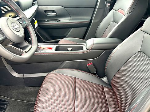 New 2026 Nissan Kicks SR w/ Cold Weather Package FWD image 10