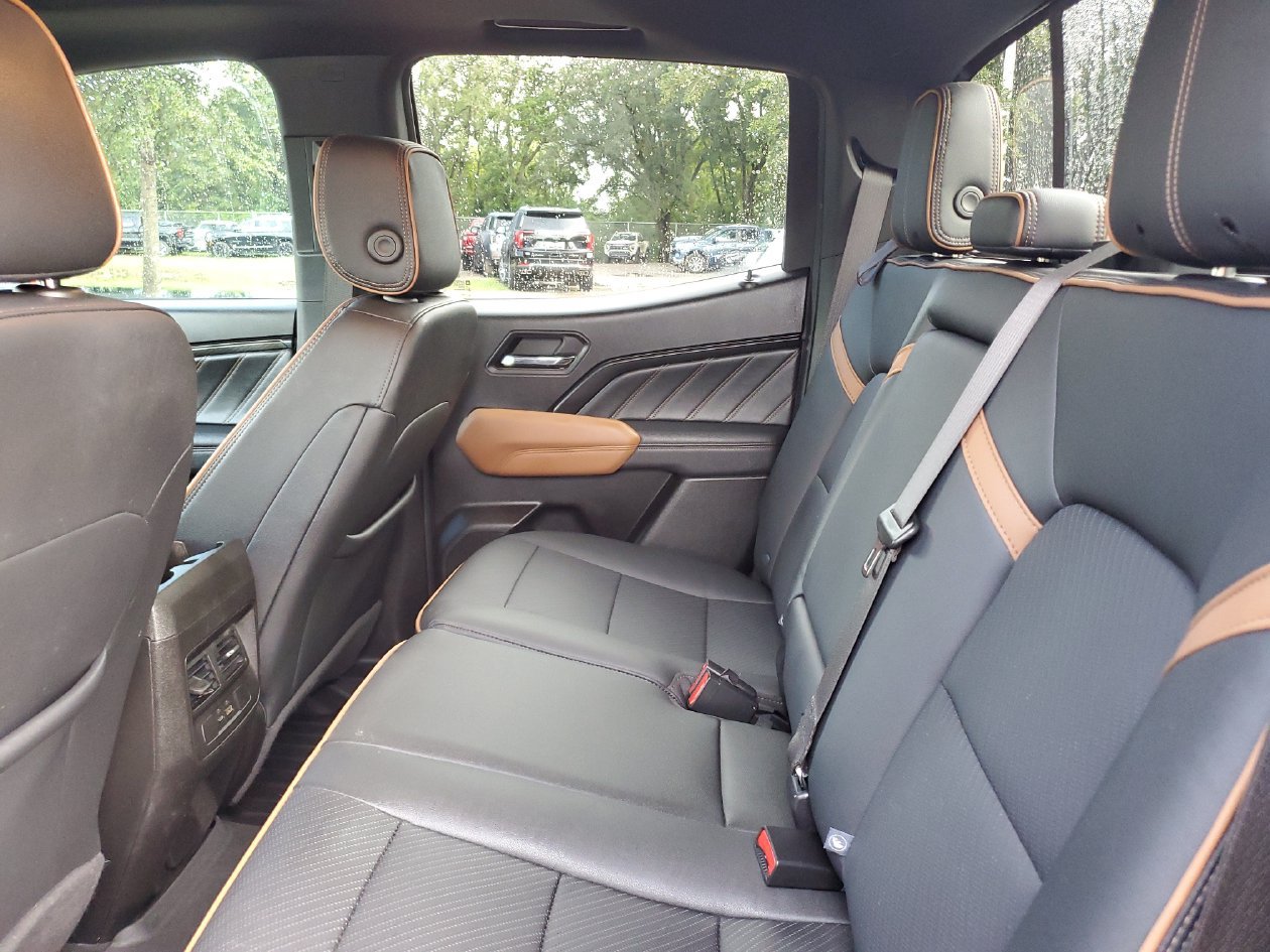 Used 2024 GMC Canyon AT4 w/ AT4 Premium Package AWD/4WD image 10