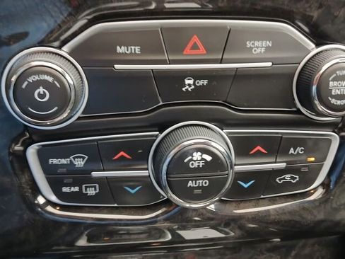 Used 2019 Chrysler 300 Limited image 27