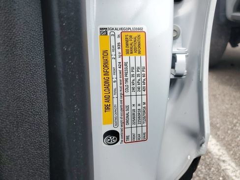 Used 2023 GMC Terrain SLT w/ LPO, Floor Liner Package AWD/4WD image 33