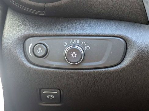 Used 2020 Chevrolet Blazer LT FWD image 24