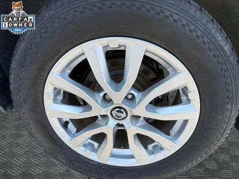 Used 2017 Nissan Rogue SV AWD/4WD image 21