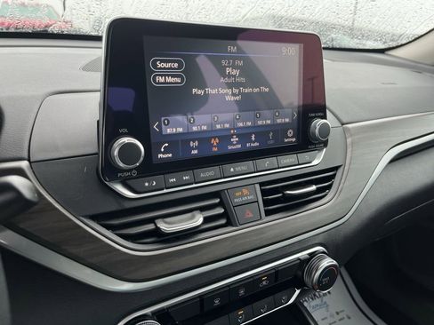 Used 2025 Nissan Altima 2.5 SV FWD image 14