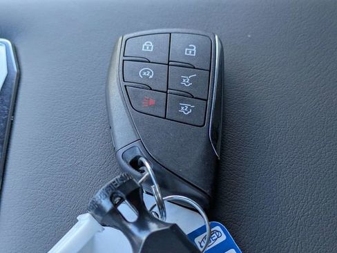 Used 2025 GMC Yukon XL Denali AWD/4WD image 33