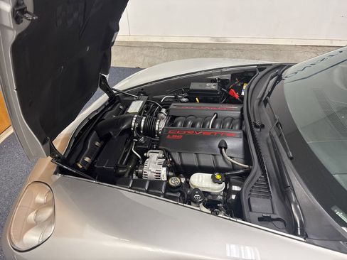 Used 2006 Chevrolet Corvette Coupe w/ Preferred Equipment Group RWD image 24