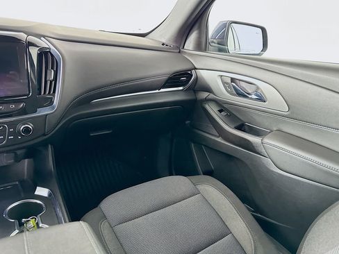 Used 2023 Chevrolet Traverse LT image 32