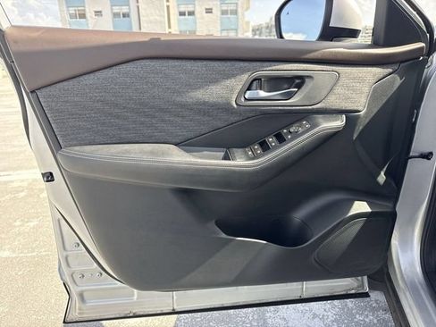 Used 2021 Nissan Rogue SV FWD image 13