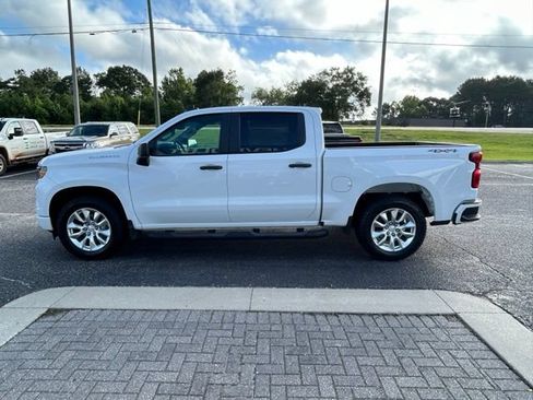 Used 2023 Chevrolet Silverado 1500 Custom AWD/4WD image 5