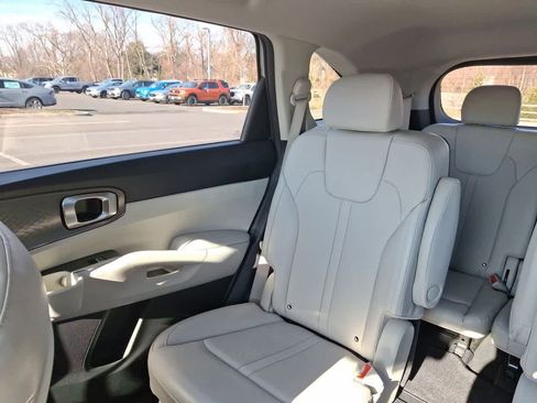 Used 2023 Kia Sorento EX image 12