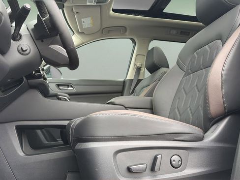 New 2026 Nissan Pathfinder Platinum AWD/4WD image 22