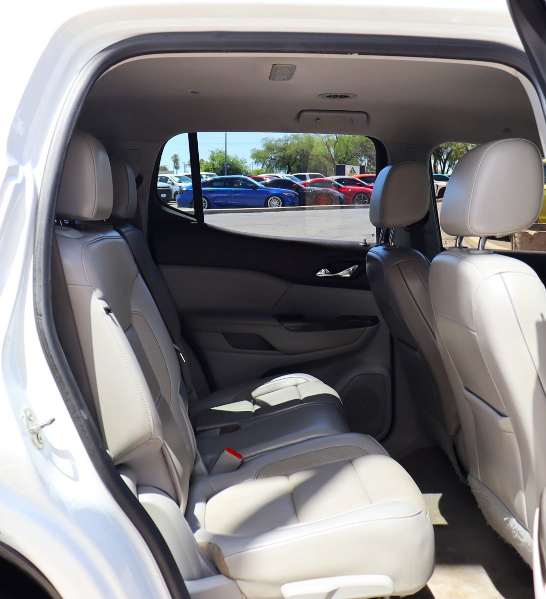 Used 2020 GMC Acadia SLT w/ LPO, Cargo Package FWD image 28
