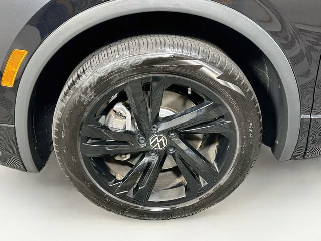 Certified 2024 Volkswagen Tiguan SE R-Line AWD/4WD image 31