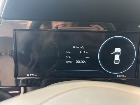 Used 2022 Hyundai Elantra SEL w/ Convenience Package image 2