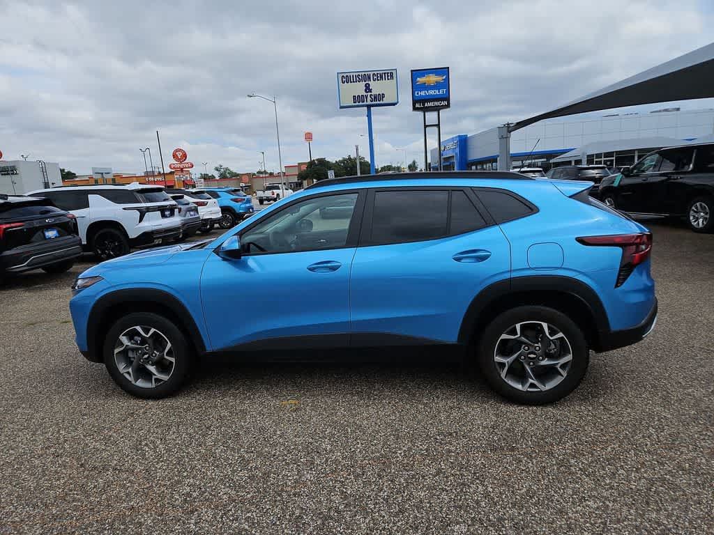 Used 2025 Chevrolet Trax LT w/ Driver Confidence Package FWD image 5