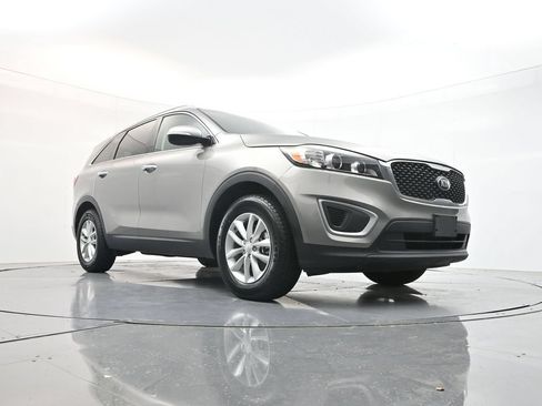 Used 2017 Kia Sorento FWD image 33