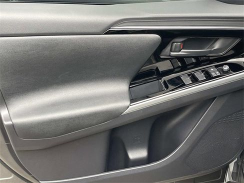 Used 2024 Toyota bZ4X Limited image 19