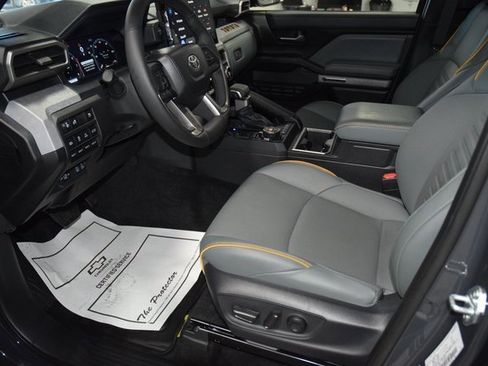 Used 2025 Toyota Tacoma Trailhunter image 48