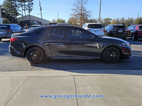 Used 2025 Toyota Camry SE image 6